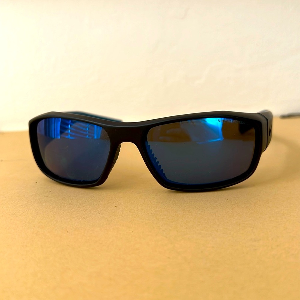 Nike Brazen Sunglasses with bag